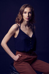 Naklejka premium Beautiful and elegant young lady with gentle makeup in fashionab