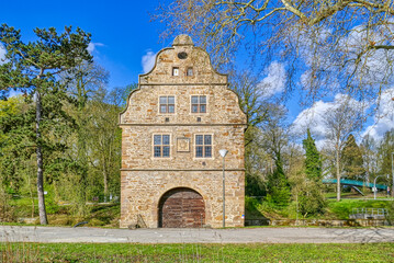 Historisches Torhaus in einem Park in Dortmund