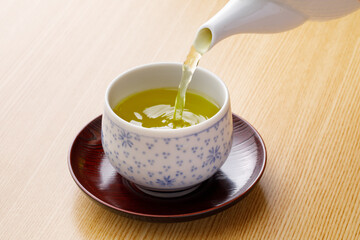 緑茶を注ぐ