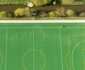 Kunstrasen Fußball und Hockey Feld aus der Luftperspektive