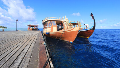 Fototapeta na wymiar wooden boat on a tropical island, Maldives