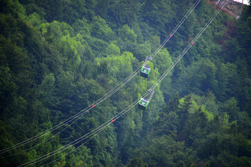 Die Seilbahn auf den Grünberg bei Gmunden im Salzkammergut, Österreich, Europa - The cable car to...