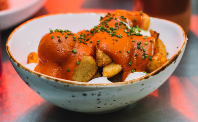 Una versión deliciosa de las clasicas patatas picantes españolas