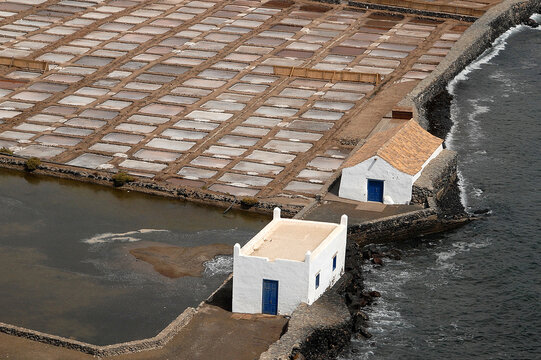 Fotograf&iacute;a a&eacute;rea de las Salinas de Arinaga en la costa de la isla de Gran Canaria