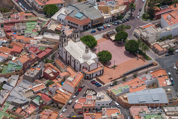 Foto aérea del centro urbano con la iglesia de La Candelaria en el pueblo de Ingenio, isla de Gran...