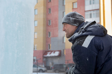 Portrait of the installer at the ice panel