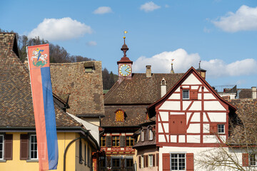 Obraz premium Allgemeiner Blick auf wunderschön bunt bemalte alte Hausfassaden in die Altstadt von Stein am Rhein, Schaffhausen, Schweiz, 10. April 2021