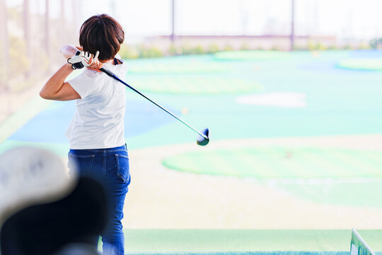 ゴルフ練習　コロナ禍に密にならず楽しめるスポーツ