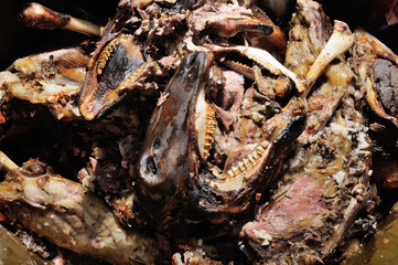 barbacoa de borrego cocinada en pozo para tacos