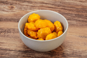 Marinated yellow patisson in the bowl