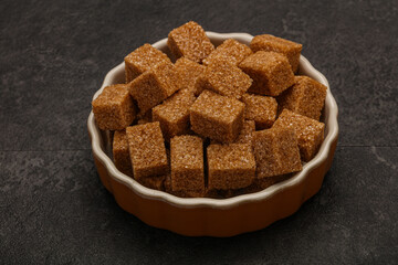 Cane sugar cubs in the bowl