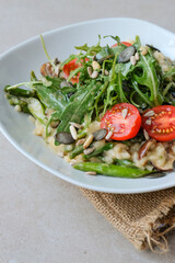 Risotto mit Spargel und Rucola 