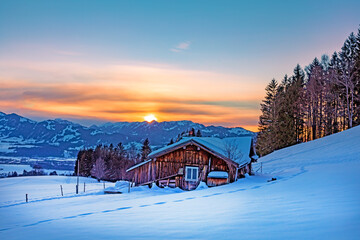 Allgäu - Winter - Sonnenuntergang - Stadel - Schnee - Berge - romantisch