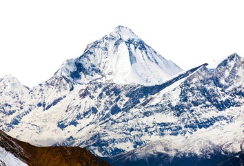 berg Dhaulagiri geïsoleerd op de witte achtergrond