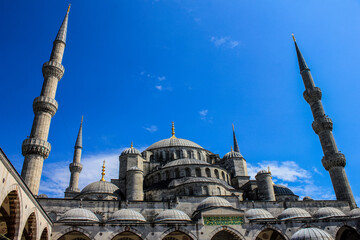 Fototapeta na wymiar View of Blue Mosque on a Sunny Day