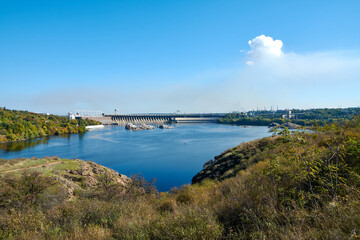 Obraz premium river dam in autumn