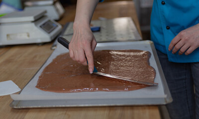 confectioner applies the dough with a spatula