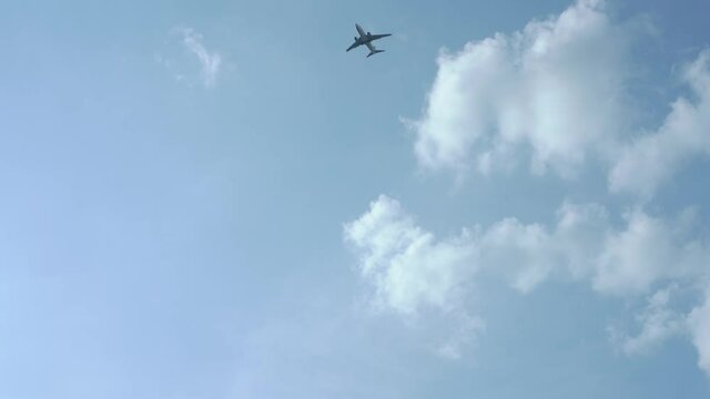 飛行機・青空
