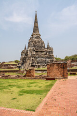 Obraz premium Old pagodas within Wat Phra Si Sanphet was the holiest temple in Ayutthaya that is ancient capital of Thailand 