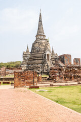 Obraz premium Old pagodas within Wat Phra Si Sanphet was the holiest temple in Ayutthaya that is ancient capital of Thailand 