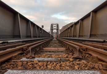 Obraz premium Immer den Gleis entlang