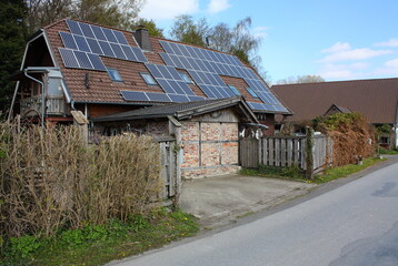 Fototapeta na wymiar Photovoltaikanlage auf dem Dach eines Fachwerkhauses in Lippetal Büninghausen
