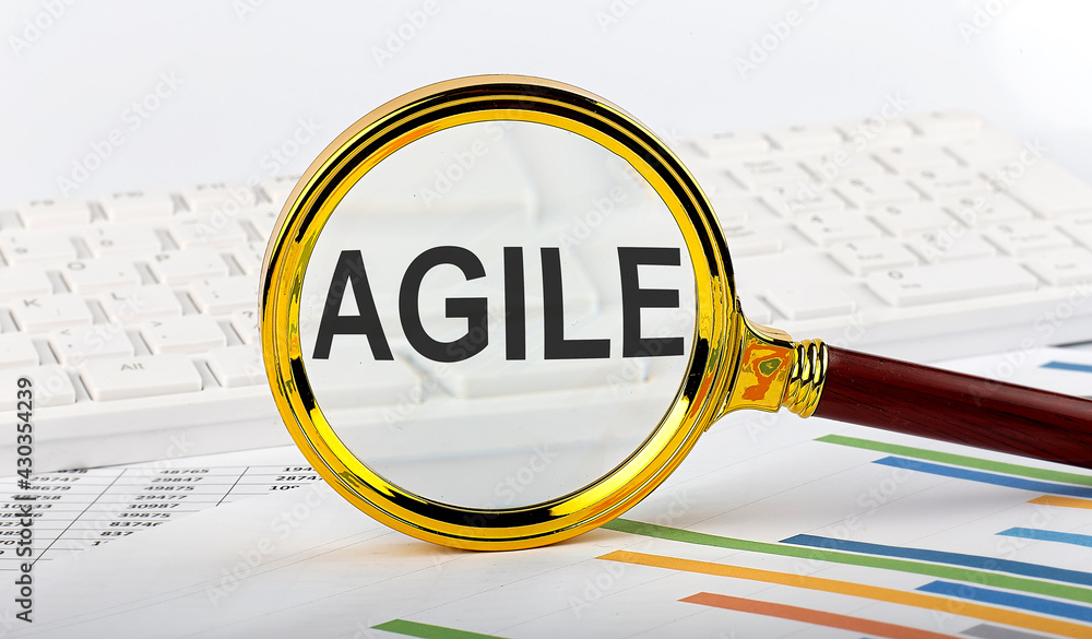 Aufkleber magnifying glass with the word agile on the chart background