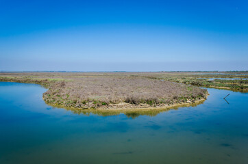Fototapeta premium Paesaggio della laguna nord di Venezia vicino a Lio Piccolo in una giornata di sole