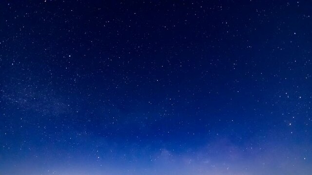 山から昇る天の川　星空の動き　タイムラプス　4月　東の空