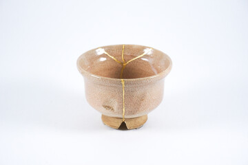 Kintsukuroi Japanese antique sake cup restored with gold