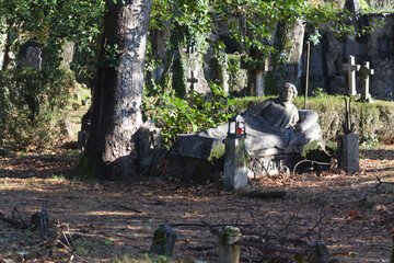 Il Cimitero vecchio di Viggiù in provincia di Varese, in disuso ma molto suggestivo.