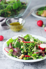 Green salad with asparagus and radish 