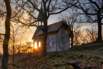 Obraz premium Sonnenuntergang an der Köthener Hütte im Selketal Harz