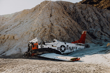 Amerika | Abgestürztes Navy Flugzeug mitten in der Wüste