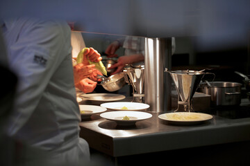 En cuisine - Dressage d'assiettes