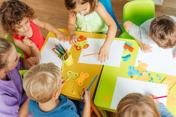 Top view kindergarten children during art lesson - obrazy, fototapety, plakaty