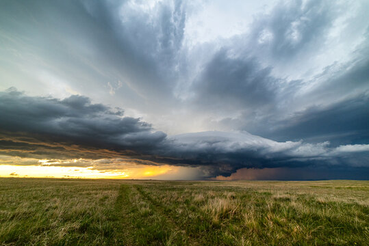 USA, South Dakota, Supercell over plains