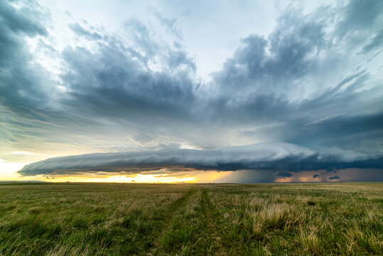 USA, South Dakota, Supercell over plains