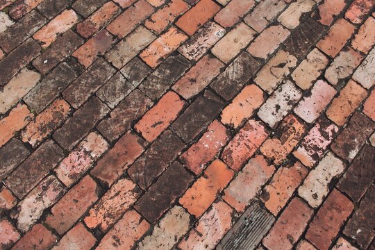 Diagonal pattern of brick #1