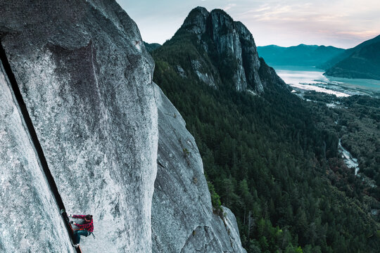 Canada, British Columbia, Squamish, Man rock climbing