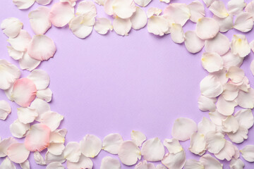 Obraz na płótnie Canvas Frame of beautiful petals on lilac background, flat lay. Space for text