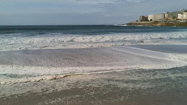 Waves reaching the beach in A Coru&ntilde;a