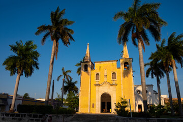 Fototapeta na wymiar Old Catholic church in Mérida, Mexico