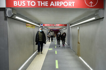 Pendolari in stazione