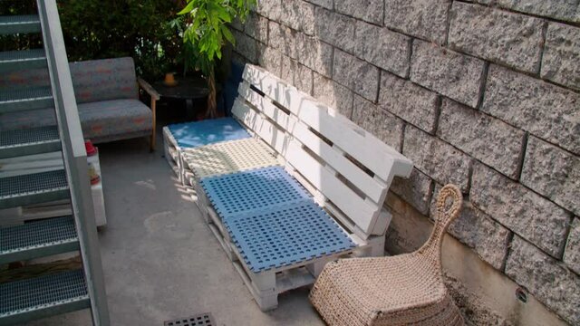 self made pallet banch in court