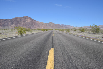A desert highway road through Death Valley