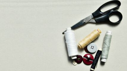 Naklejka premium Verschiedene Knöpfe zum wieder annähen, an Kleidungsstücke, wie z.B. Mantel, Bluse, Hemd, 