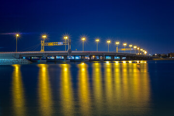 Fototapeta na wymiar bridge at night in Qatif