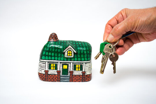 Abitazione in affitto o in vendita con finestre illuminate,   chiavi in mano