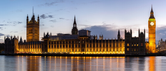 Fototapeta na wymiar Houses of Parliament and Big Ben in London, UK